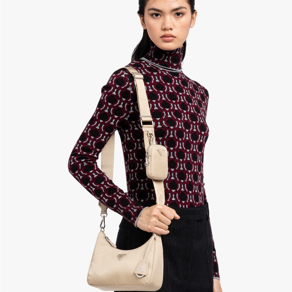 Authentic Prada Re-Edition 2005 Nylon Bag in Beige in Excellent Condition!!! - Picture 7 of 16